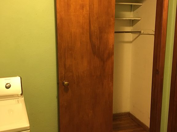 3 bedroom or laundry room