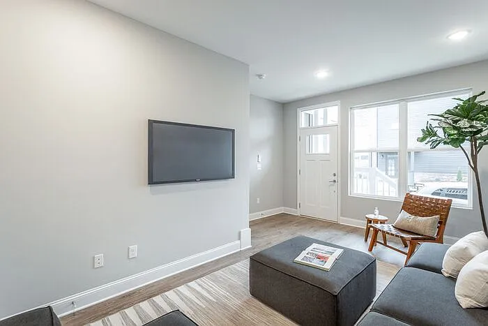2 bed, 2.5 bath, 1340 sqft, $1,695 — Photo 3