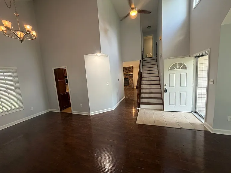 401 Dustin Dr — Photo 6