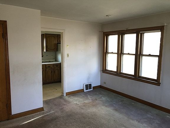 4th image of 9105 Bartlett Ave