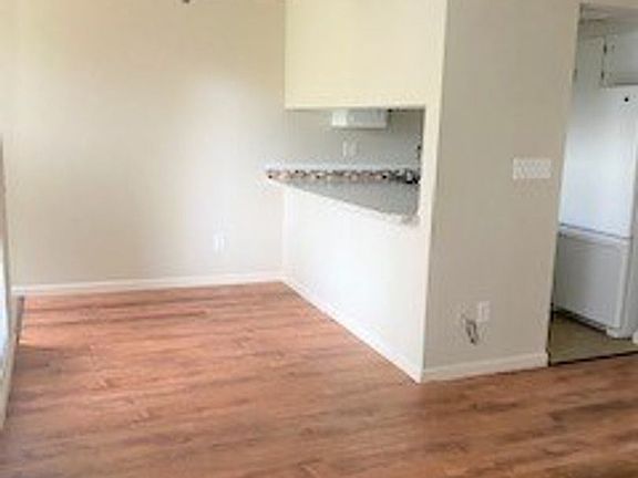 3rd image of 726 SE 14th St APT C