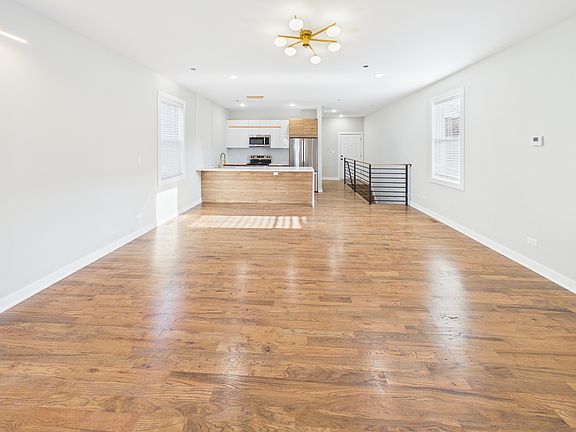 3rd image of 2236 W Cermak Rd #1R