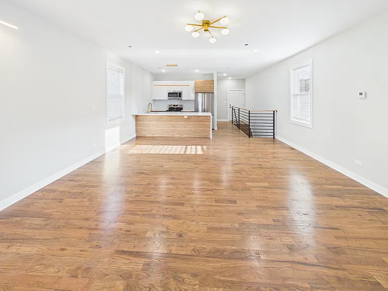 2236 W Cermak Rd #1R — Photo 3