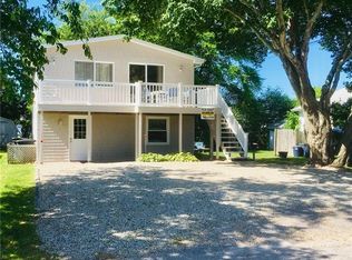 44 Greenbrier Rd, Narragansett, RI 02882