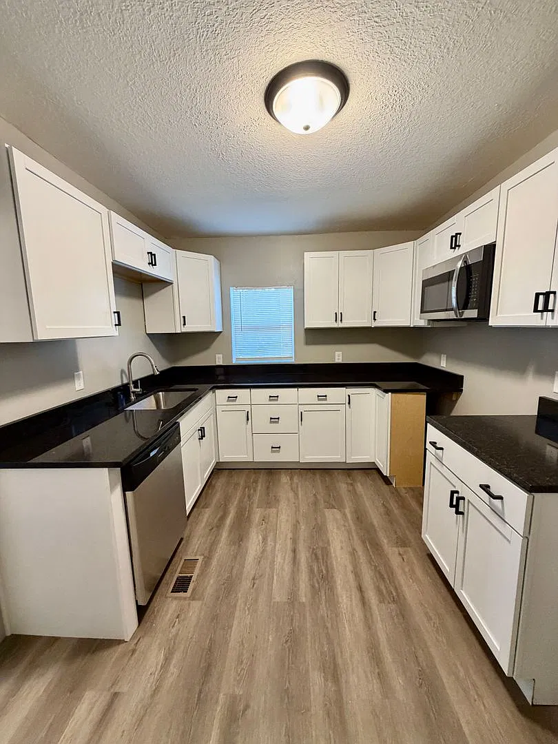 Historic 3 Bedroom — Photo 2