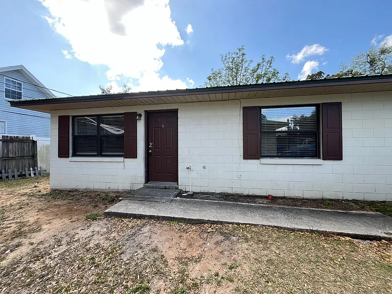 910 S Center St — Photo 11