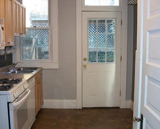 2nd image of 3150 Linwood Ave