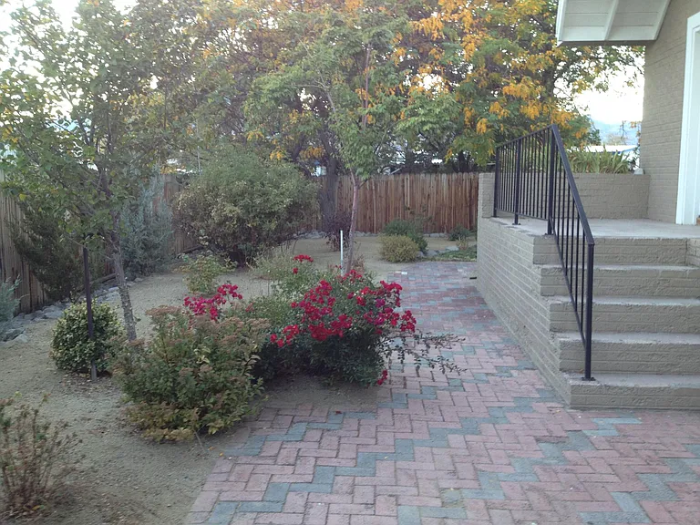 Side Yard Steps to Principal Bedroom