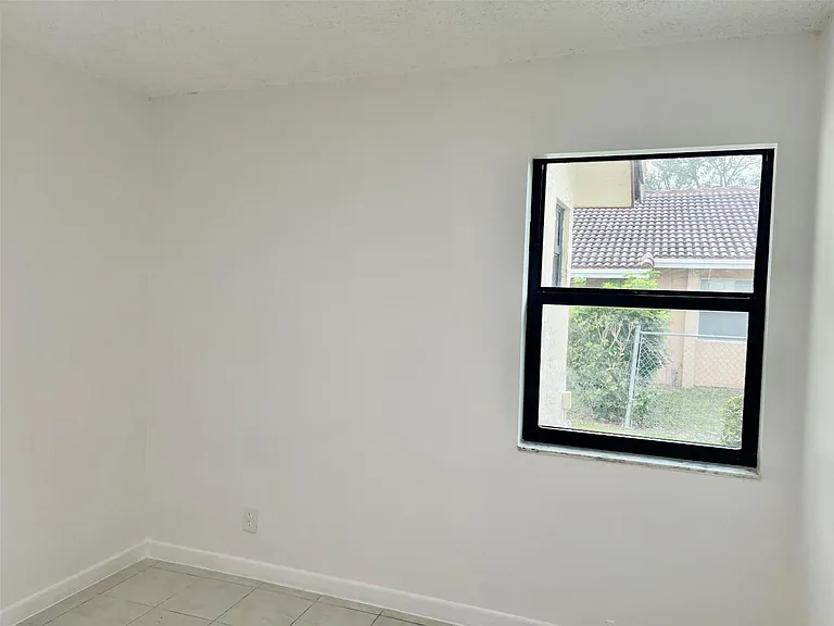 4104 NW 114th Ave — Photo 17