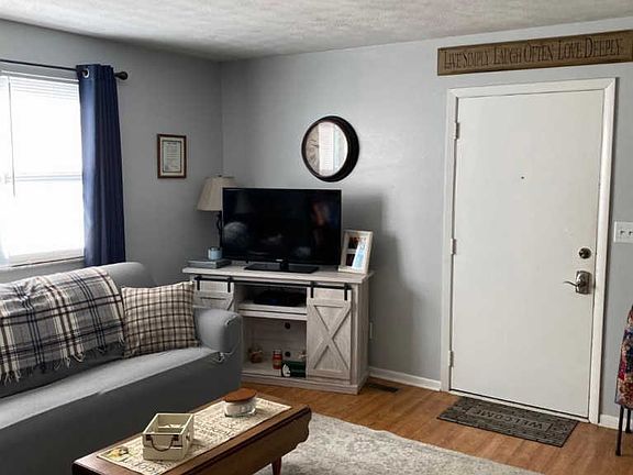 4th image of 997 Williams Dr