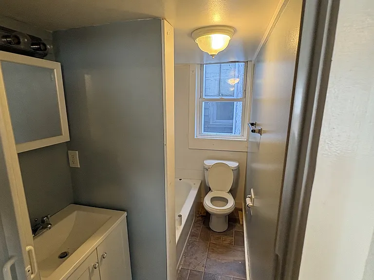 88 Linden St #1S — Photo 4