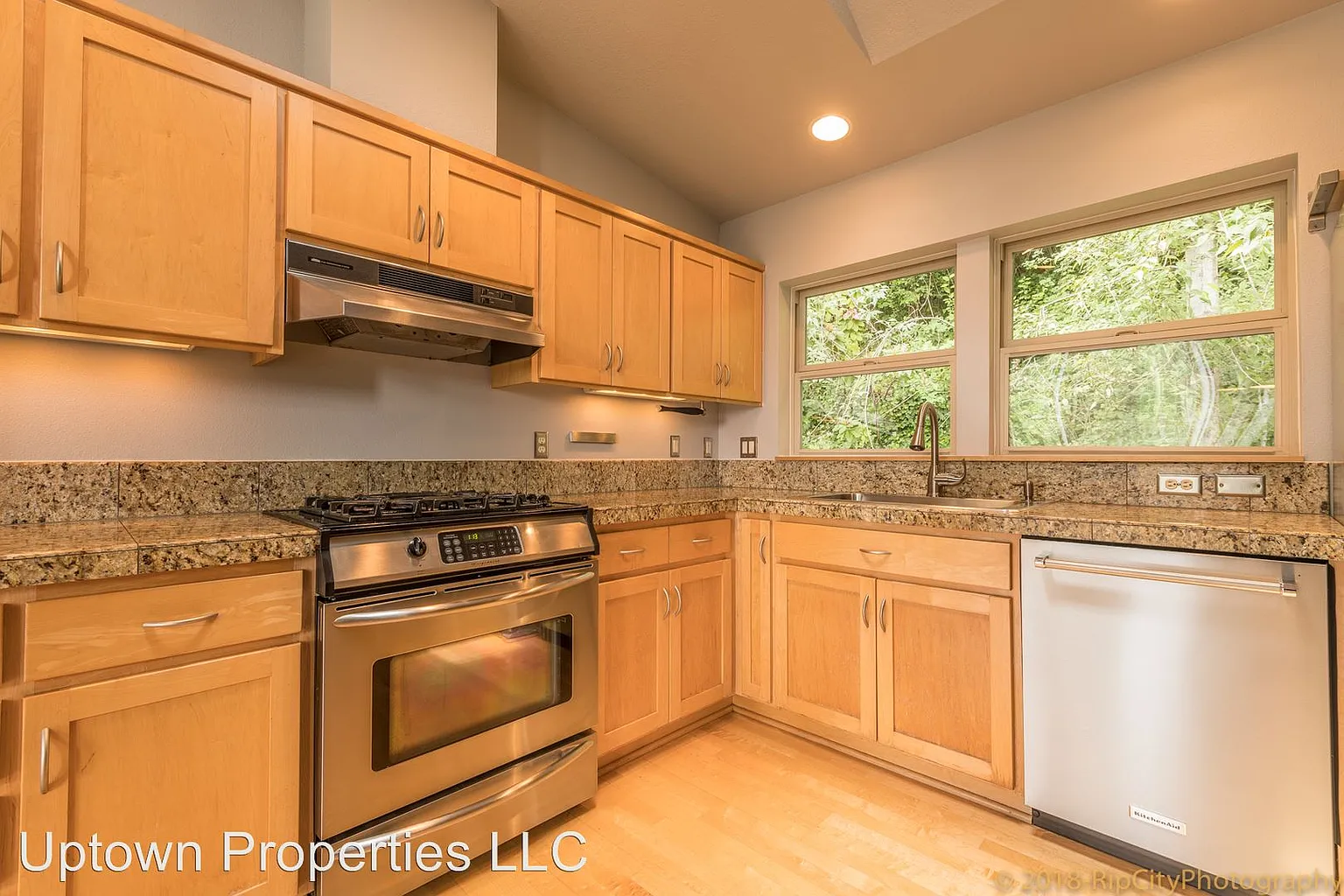 835 SW Broadway Dr Unit 3 photo 1