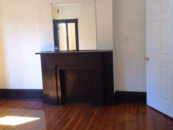 4th image of 134 Renwick St #3