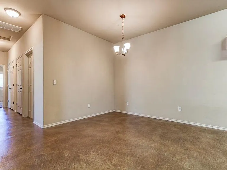 114 Ashley Dr — Photo 9