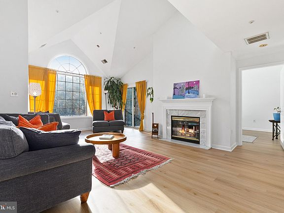 5th image of 20412 Shore Harbour Dr Unit 7
