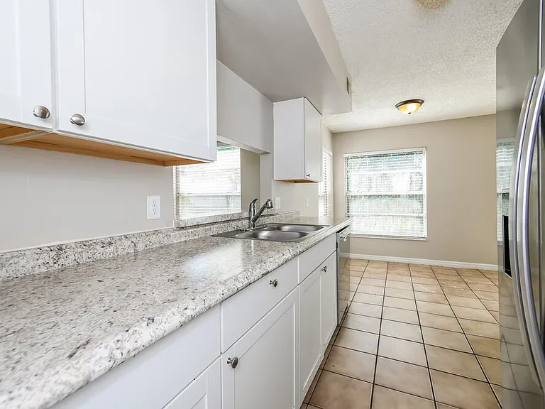 7663 Sapphire Ln — Photo 9