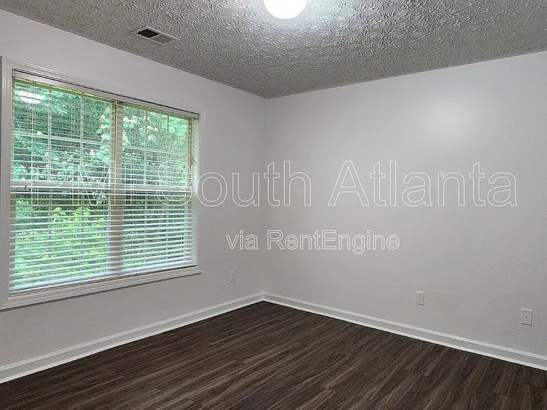 588 Hunnicutt Rd SE — Photo 22