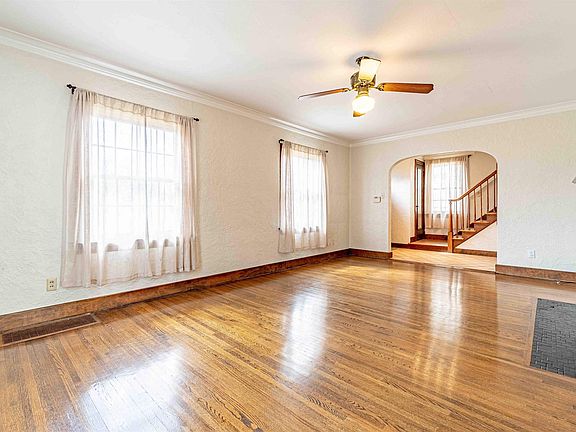 4th image of 601 W Corrington Ave