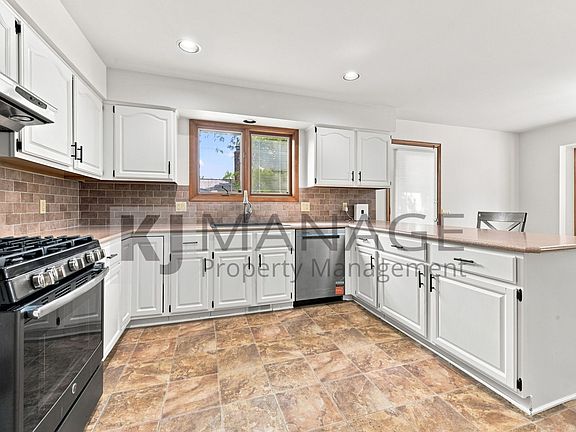 2nd image of 22267 Heatherbrae Way S