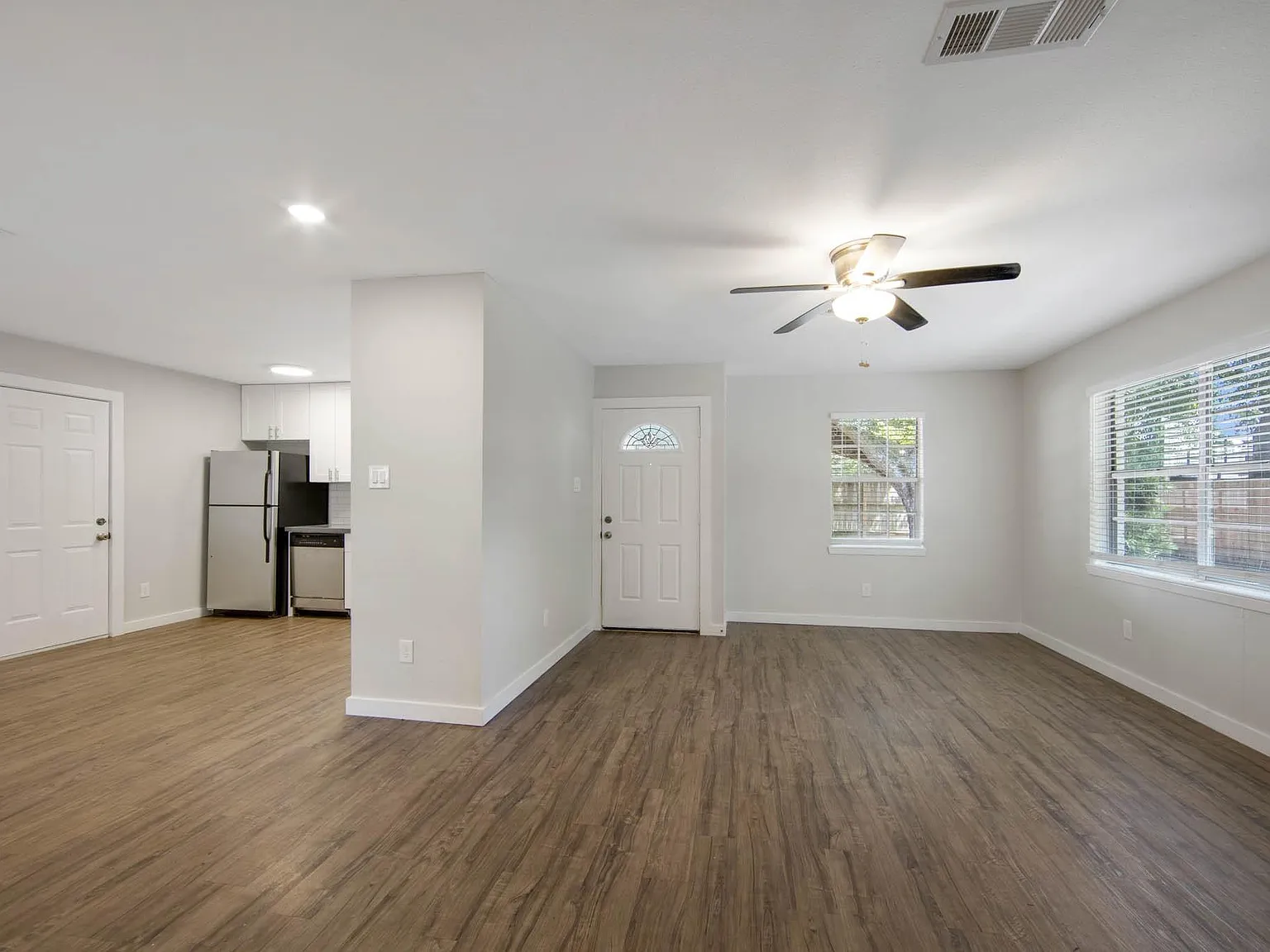 1822 Pine Village Dr — Photo 1