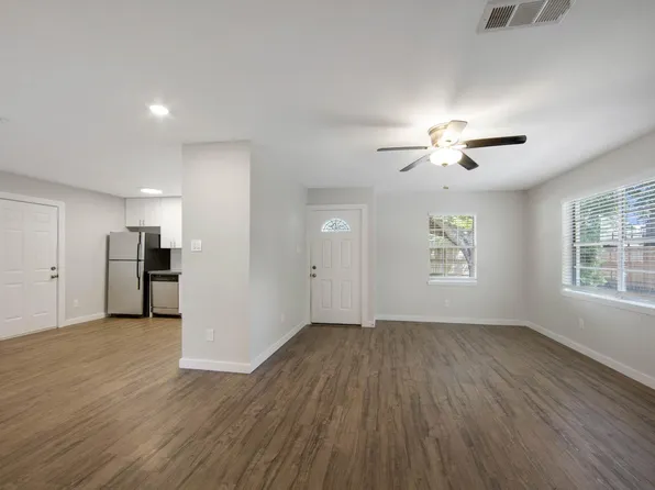 1822 Pine Village Dr, Houston, TX 77080