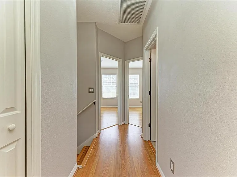 3047 Pointeview Dr — Photo 26