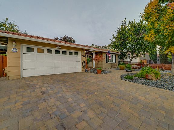 2nd image of 3828 Glengarry Dr