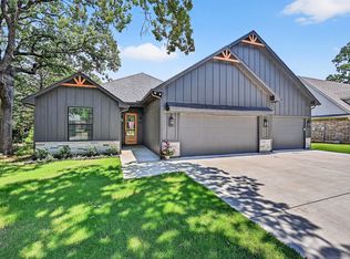 211 Comanche Dr, Gainesville, TX 76240