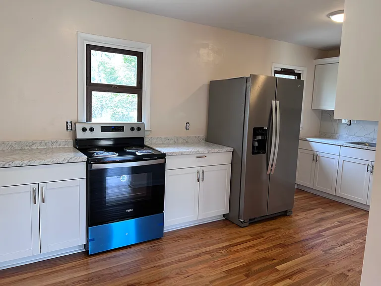 407 Railroad Ave — Photo 4