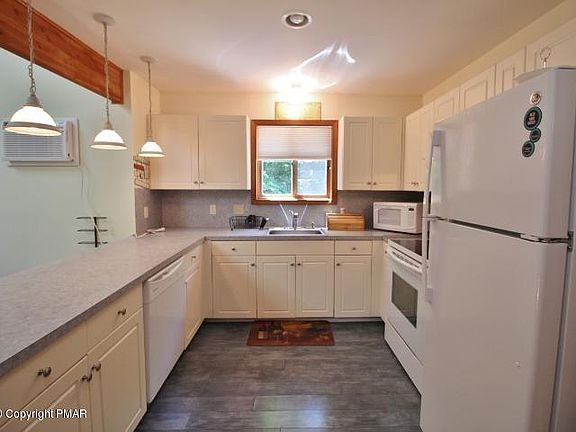 5th image of 145 Dorchester Dr