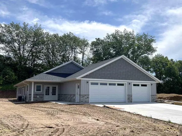 38090 Red Cedar Circle, Prairie Du Chien, WI 53821