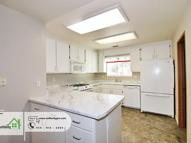 1748 Galaxy Way — Photo 8