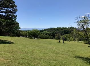 320 Smokey View Dr, Kodak, TN 37764