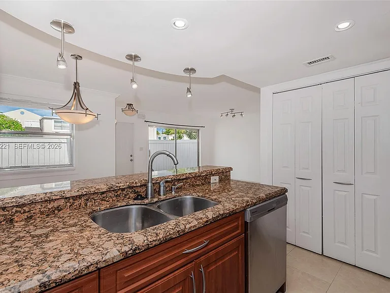 4520 SW 68th Court Cir #5-25 — Photo 7