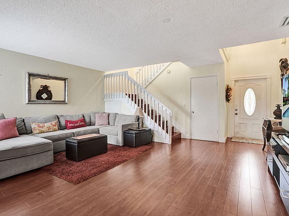 4th image of 4737 Grapevine Way