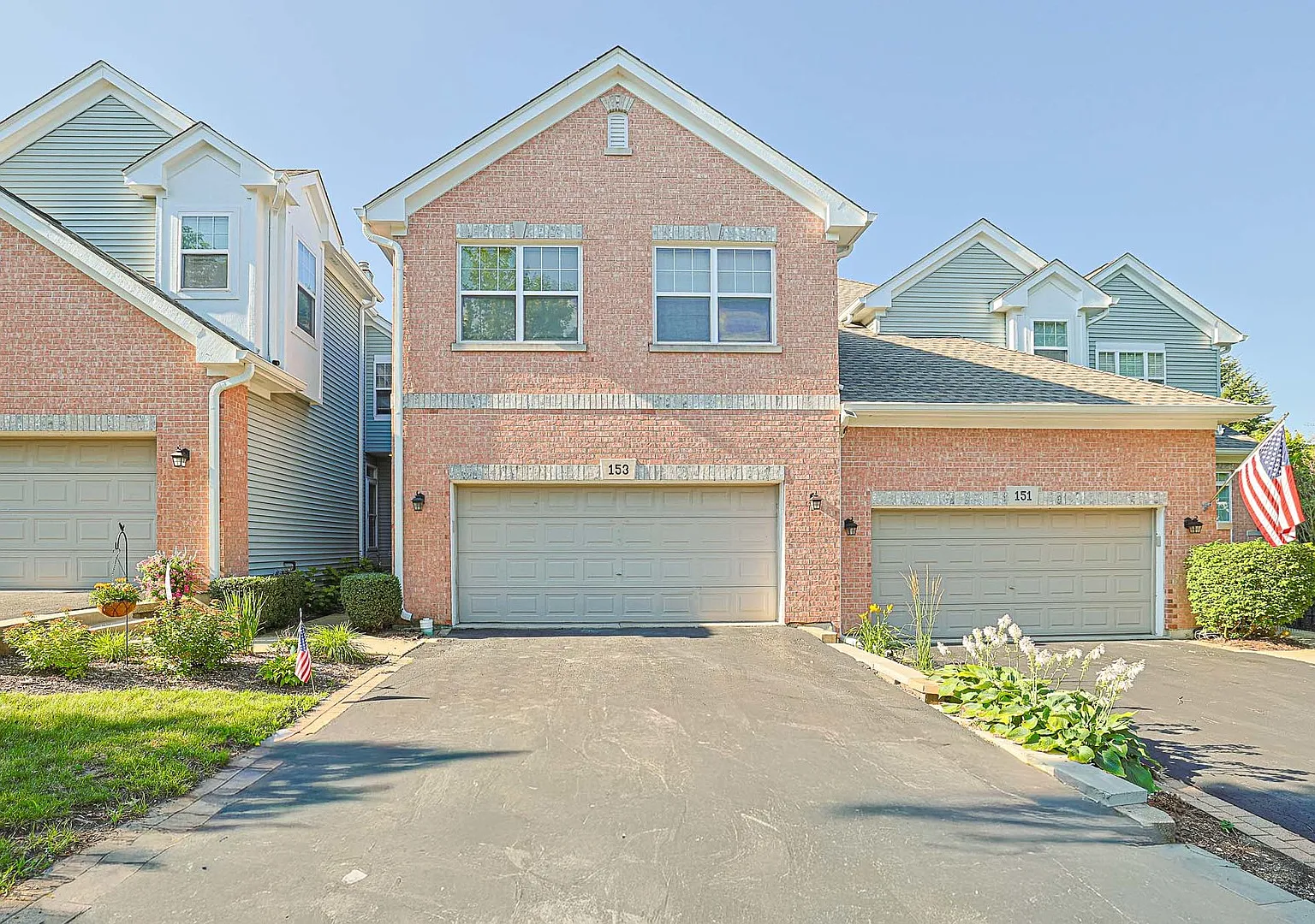 3 bed, 4.0 bath, 2816 sqft, $3,150 — Photo 1