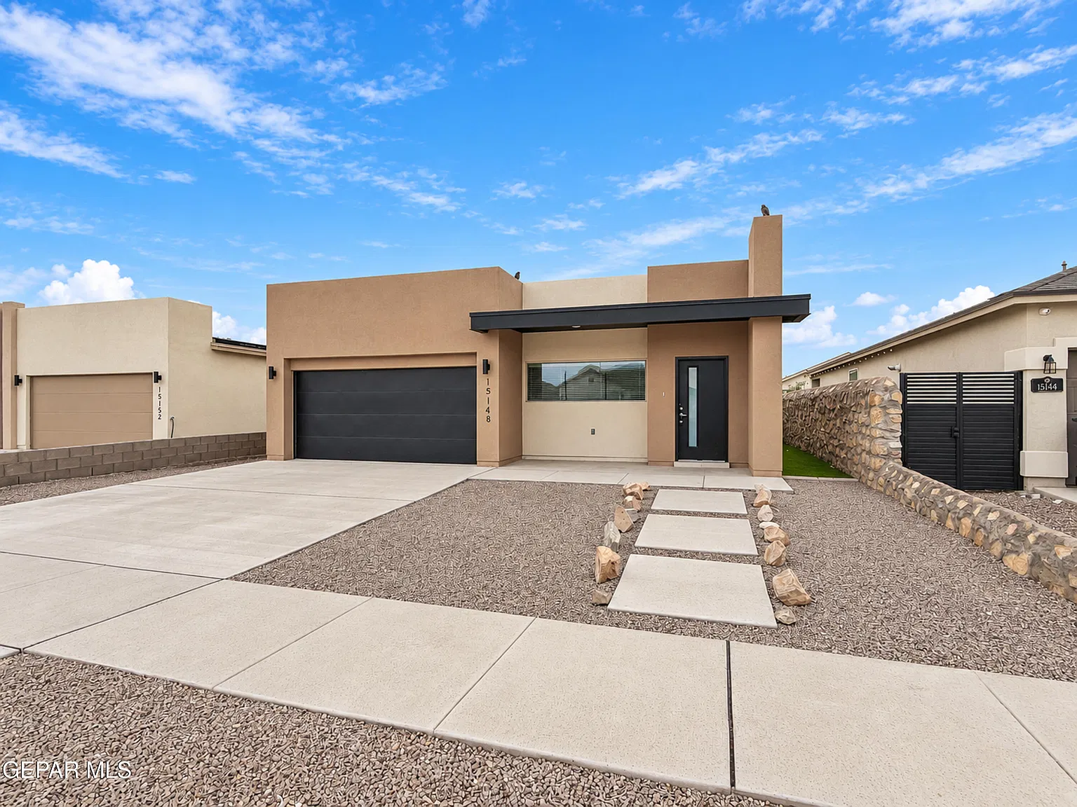 3 bed, 2.0 bath, 1456 sqft, $1,950 — Photo 3