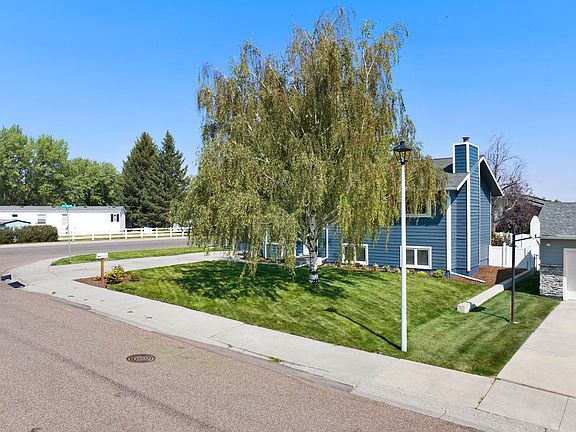 3rd image of 613 39a St N