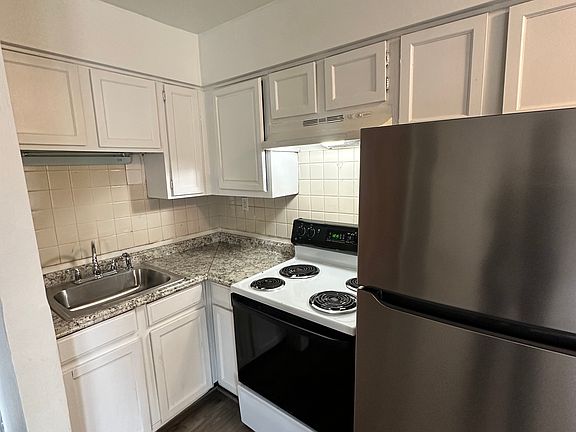 4th image of 324 Ashlawn Dr APT 4