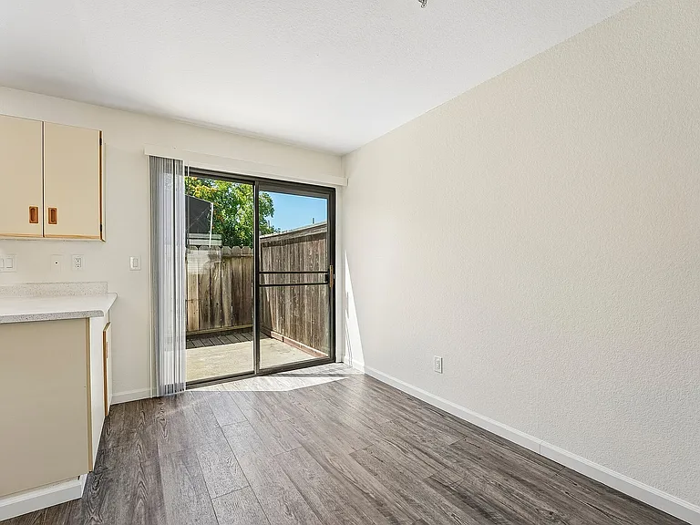 16-web-or-mls-403-425 Junction Ave 109A-S1807-014