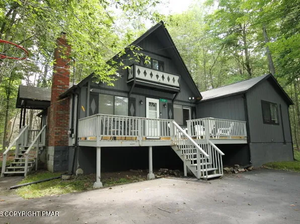 222 Croasdale Ct, Pocono Lake, PA 18347