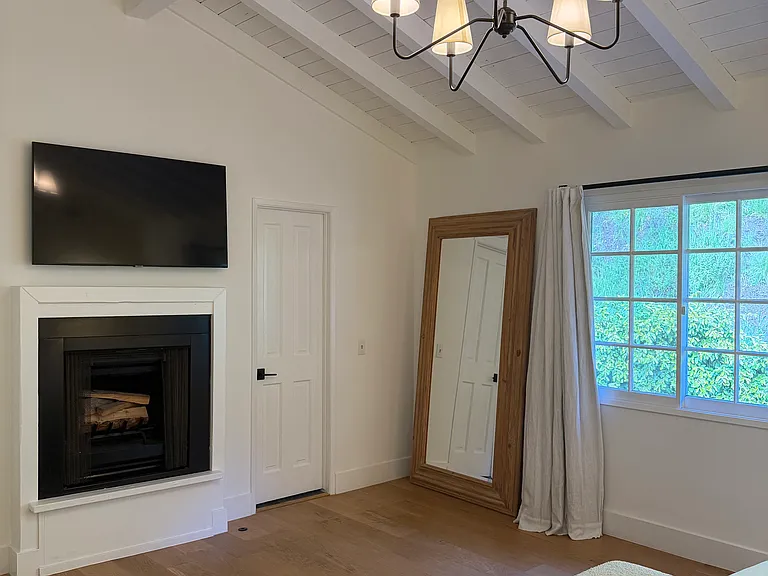2964 Mandeville Canyon Rd — Photo 16