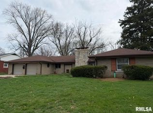 4042 N Brookmont Rd, Peoria, IL 61614