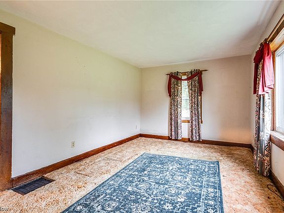 4th image of 2817 Oswego Ave