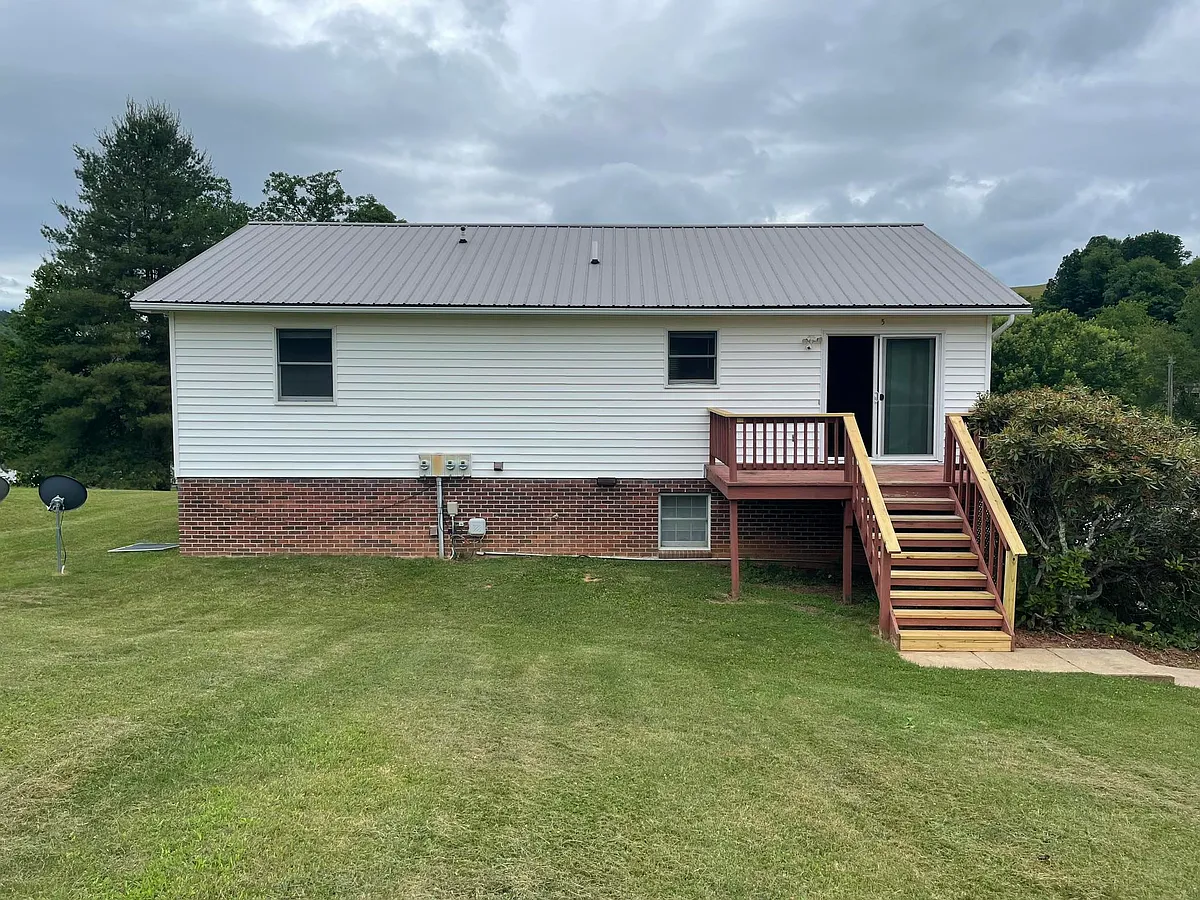 Building Photo - 323 Rainbow Dr