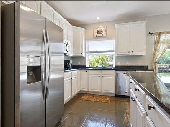 5th image of 112 Charles Ct
