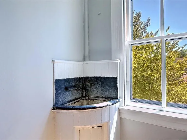 240 Brown St #2 — Photo 45