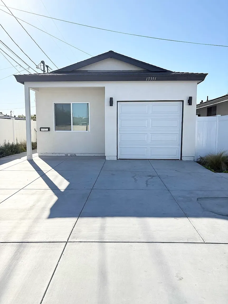 13391 N Fairview St photo 1