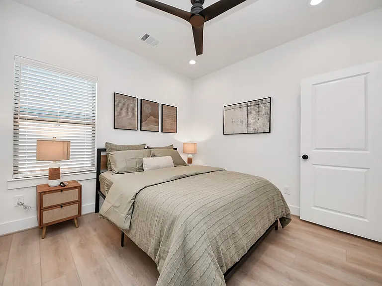 2524 Live Oak St — Photo 32