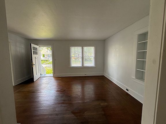 5th image of 36 Pearl St
